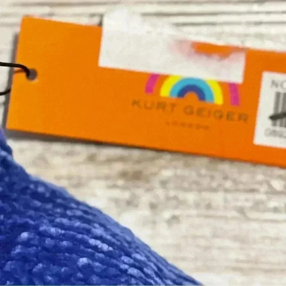 Kurt Geiger London women’s blue chunky ribbed chenille mittens size OS - Picture 7 of 7